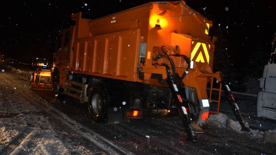 Alacabel'de yağmur kara dönüştü 4